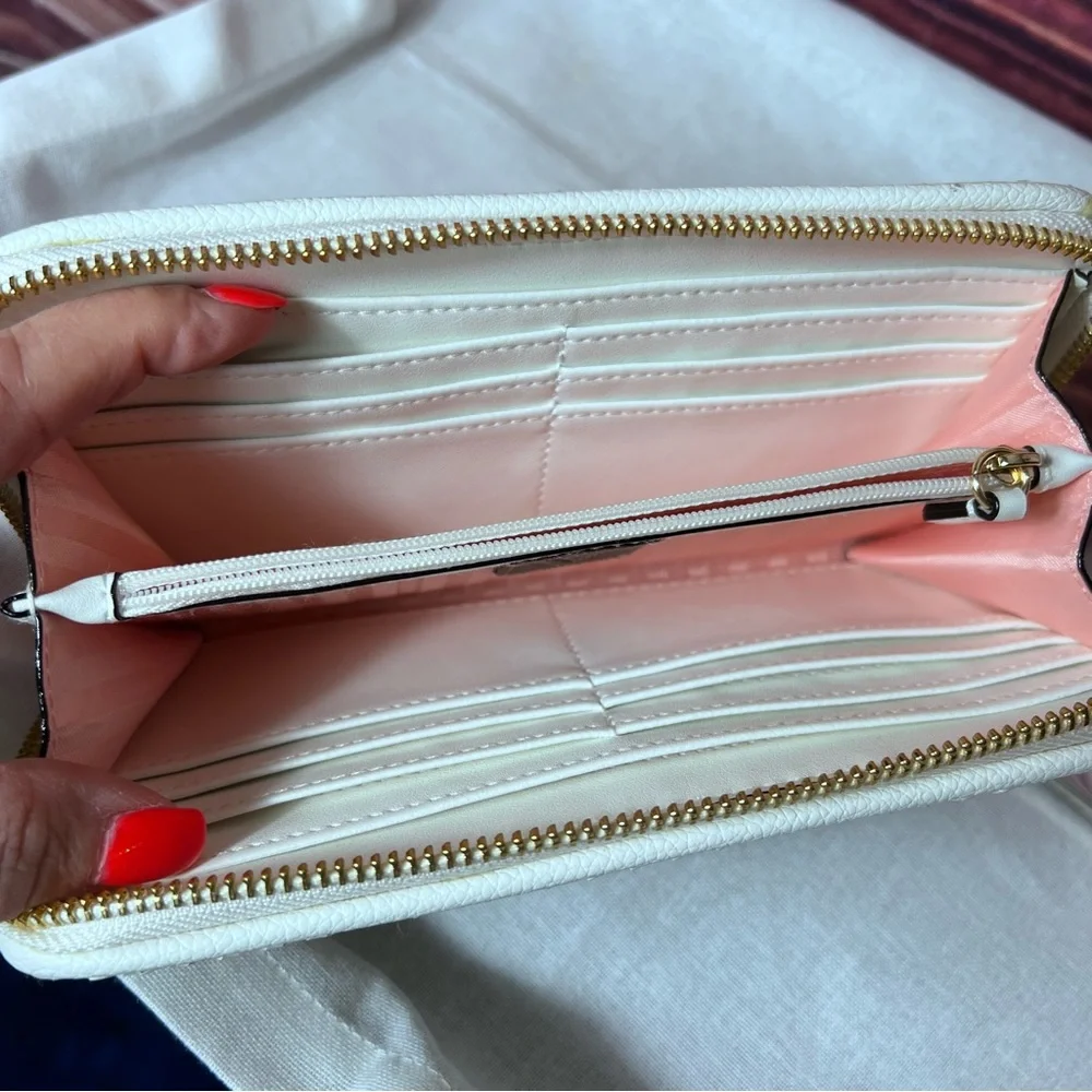 NWOT Leather Victoria’s Secret Elegant White Woven Long Zippy Wallet 12 slots - Picture 8 of 10